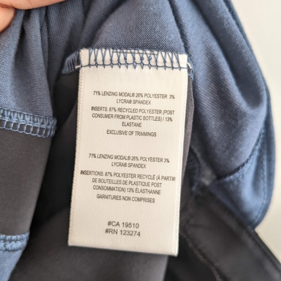 Lolë blue colour block long-sleeve v-neck shirt, size XS - Picture 4 of 6